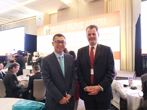 加中貿(mào)易理事會(huì)總裁向峰先生合影.jpg