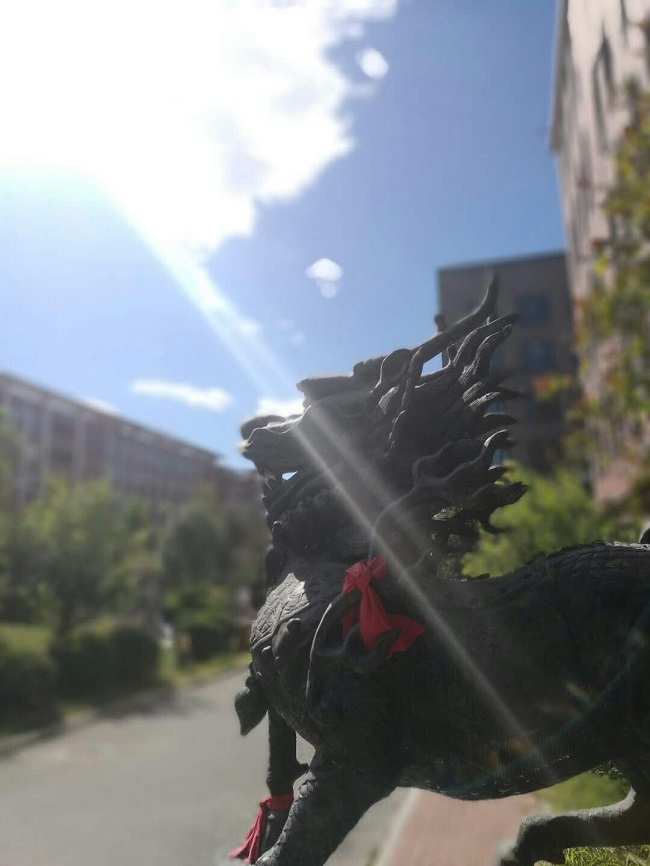 弘高創(chuàng)意 門前-1.jpg